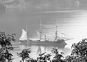 Aviso Bisson in the Rade des Saintes