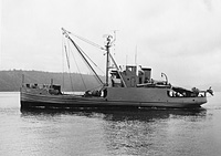 Covered lighter YF 885 circa September 1964