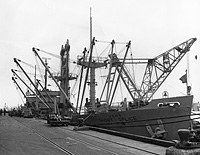 USNS Short Splice (T-AK 249) with heavy lift gear